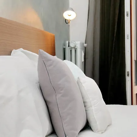 Joivy Fabulous 1-Bedroom Flat With Terrace Next To Park * ميلان
